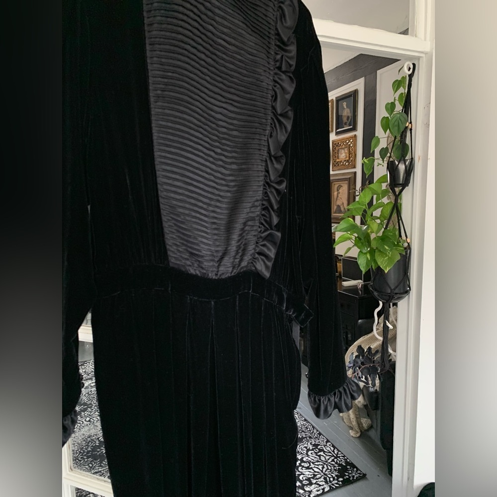 Real vintage (about 60 years) Velvet Midi Dress with Ruffle Trim - Picture 9 of 10